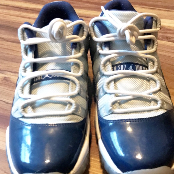 Sneakers - Picture 3 of 4